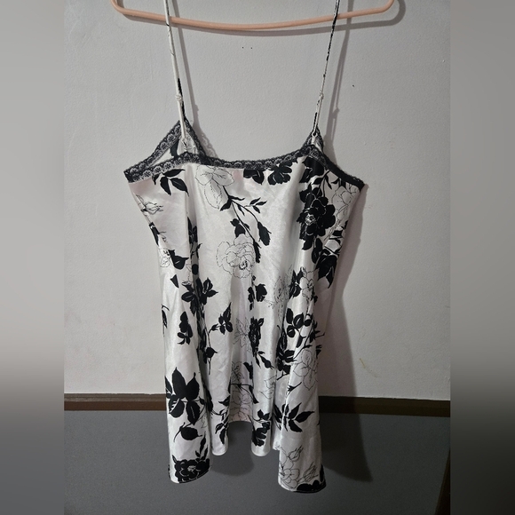 Victoria’s Secret Babydoll Front Tie Closure Floral White Black Lace Large Y2K - Picture 2 of 6